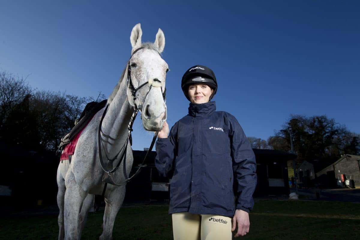 Victoria Pendleton to train as a jockey