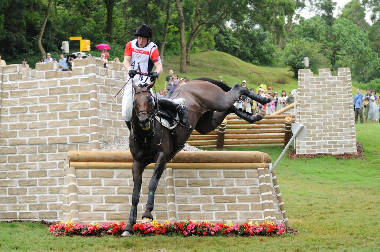 Cross-country horse riding for beginners: How to get into the sport